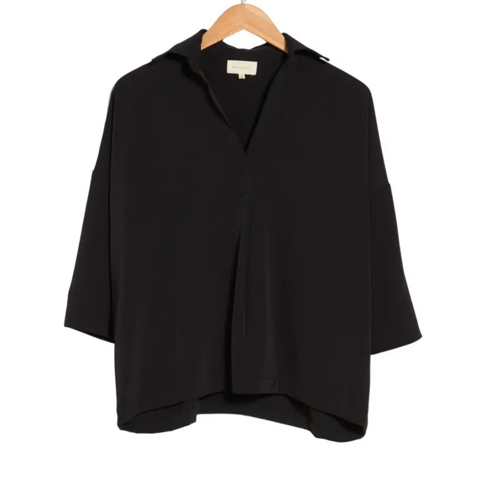 Black loose top